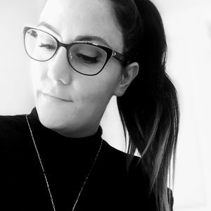 Meet your Posher, Adelina